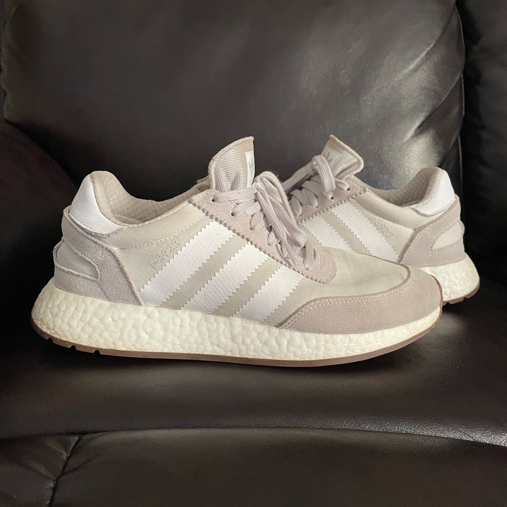 Adidas I-5923 tennis shoes